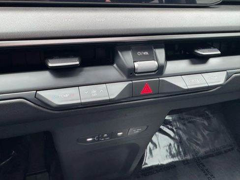 Used 2025 Kia EV9 Wind image 36