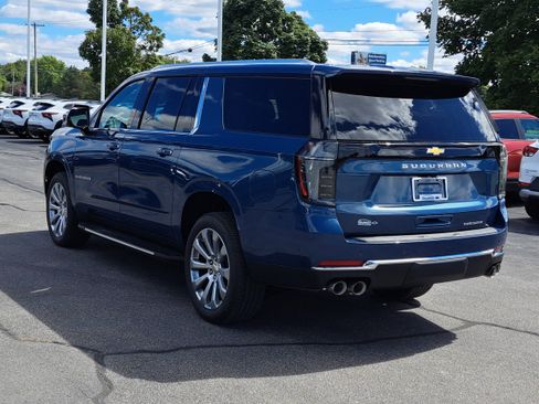 New 2025 Chevrolet Suburban Premier image 3