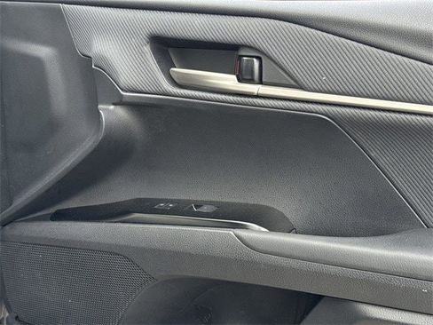 Used 2025 Toyota Camry SE image 29