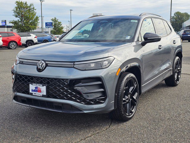 Used 2025 Volkswagen Tiguan SE R-Line AWD/4WD image 7