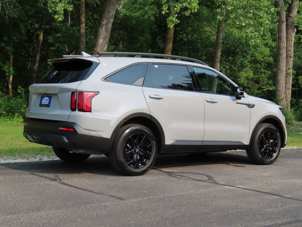 Certified 2023 Kia Sorento S w/ Panoramic Sunroof Package AWD/4WD image 3