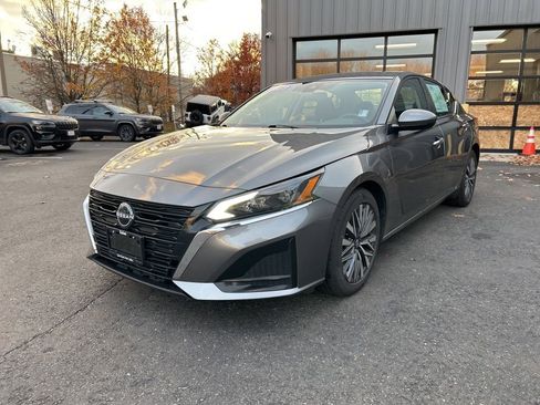 Used 2023 Nissan Altima 2.5 SV image 6