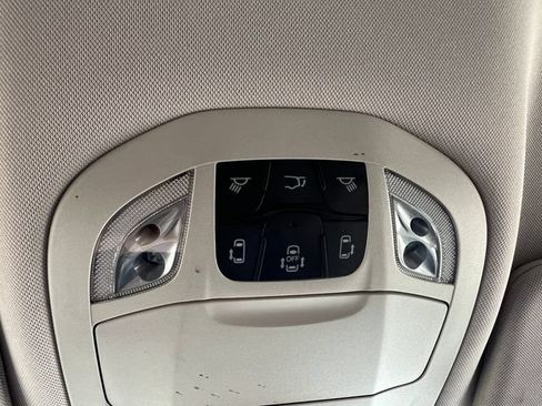 Used 2024 Chrysler Pacifica Touring-L AWD/4WD image 32
