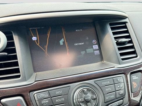 Used 2016 Nissan Pathfinder Platinum w/ Family Entertainment Package AWD/4WD image 16