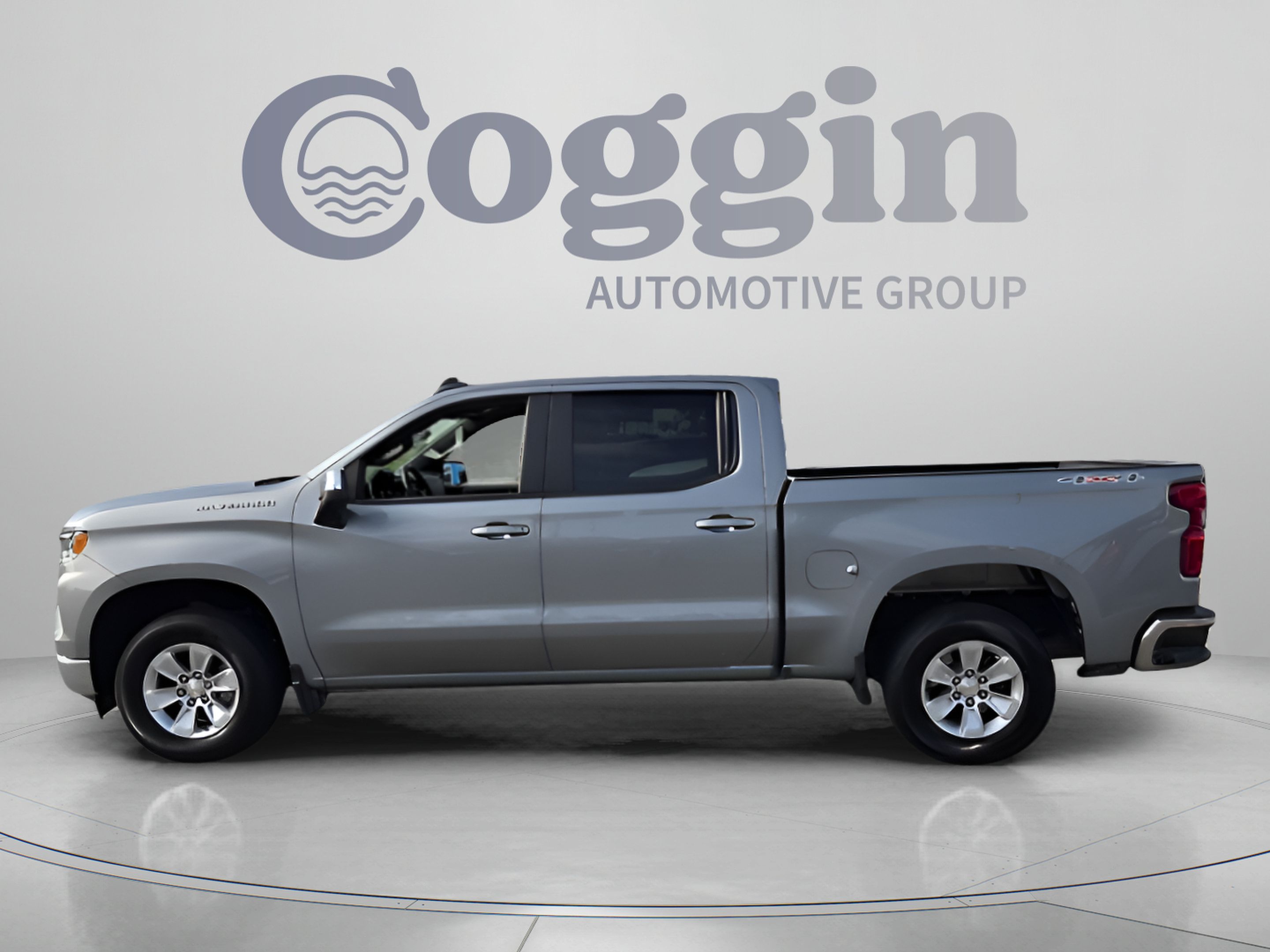 Used 2025 Chevrolet Silverado 1500 LT AWD/4WD image 2