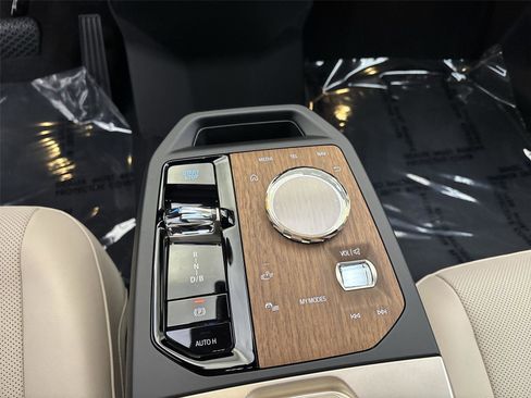 New 2026 BMW iX xDrive45 w/ Executive Package image 23