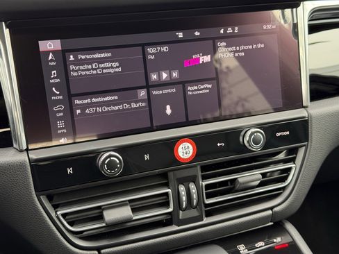 Used 2025 Porsche Macan image 19