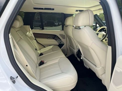 Used 2024 Land Rover Range Rover SE image 13