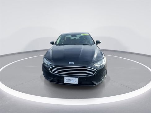 Used 2020 Ford Fusion SE image 3