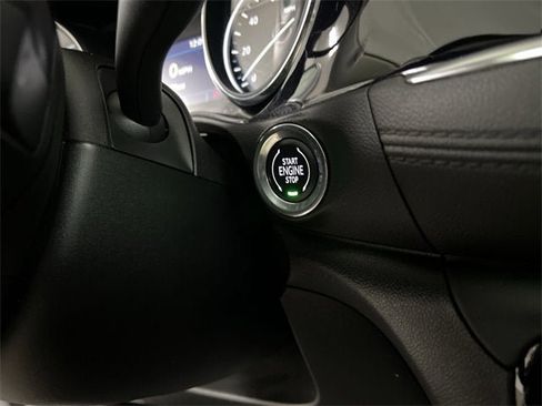 Used 2022 Buick Encore GX Essence w/ Experience Buick Package image 16