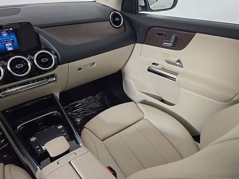 Used 2021 Mercedes-Benz GLA 250 4MATIC image 23