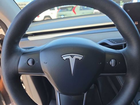 Used 2024 Tesla Model Y Long Range AWD/4WD image 23