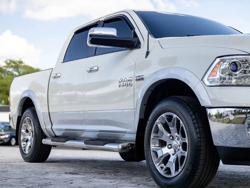 Used 2017 RAM 1500 Laramie w/ Convenience Group AWD/4WD image 2