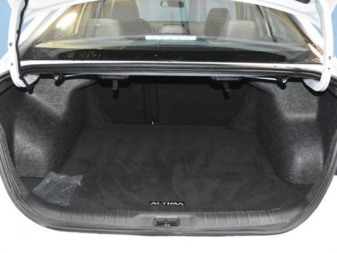 Certified 2025 Nissan Altima 2.5 SR image 27