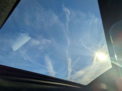 New 2026 Chrysler Pacifica Limited w/ Uconnect Theater Family Group image 22