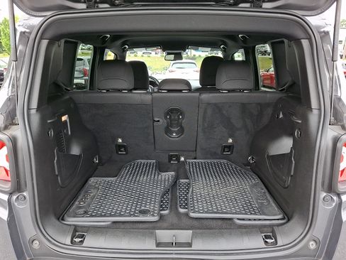 Used 2022 Jeep Renegade Altitude w/ Convenience Group AWD/4WD image 28