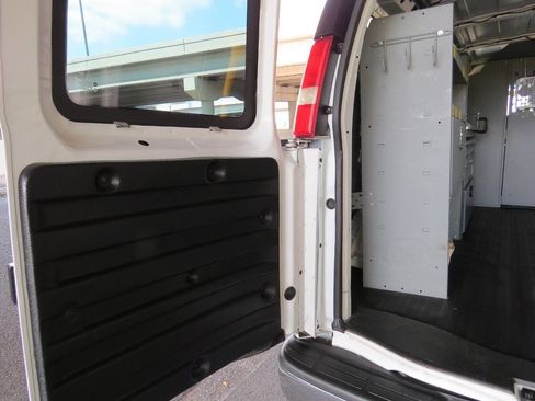 Used 2016 Chevrolet Express 3500 image 83