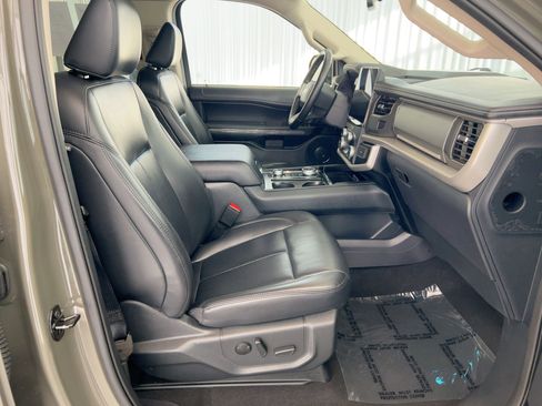Used 2024 Ford Expedition Max XLT image 31