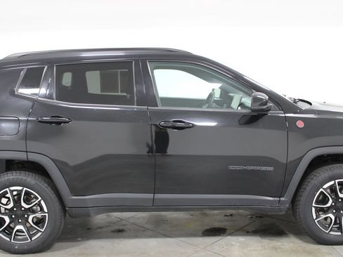 Used 2024 Jeep Compass Trailhawk AWD/4WD image 10