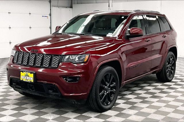 Used 2020 Jeep Grand Cherokee Altitude AWD/4WD image 12