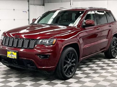 Used 2020 Jeep Grand Cherokee Altitude AWD/4WD image 12