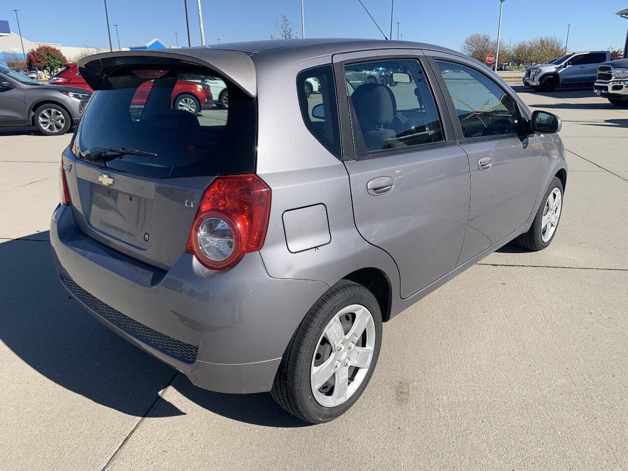 Used 2011 Chevrolet Aveo5 LT FWD image 9