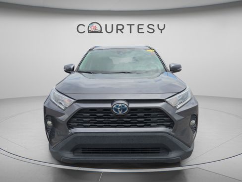 Used 2021 Toyota RAV4 XLE image 4