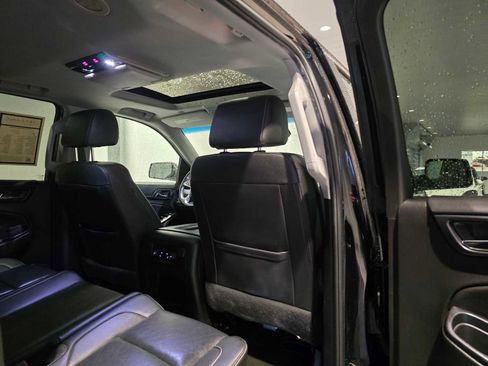 Used 2018 Chevrolet Suburban Premier image 18