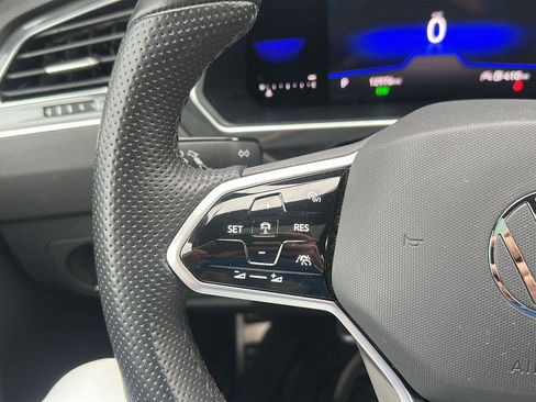 Used 2022 Volkswagen Tiguan SE R-Line image 14