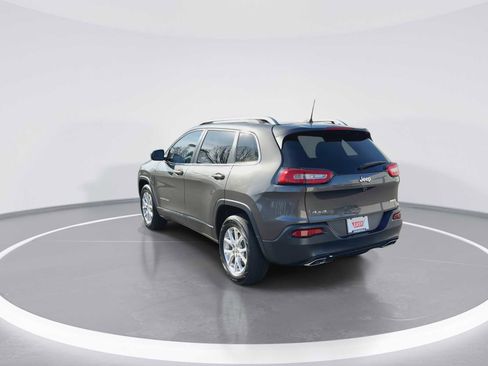 Used 2018 Jeep Cherokee Latitude Plus w/ Comfort/Convenience Group image 6