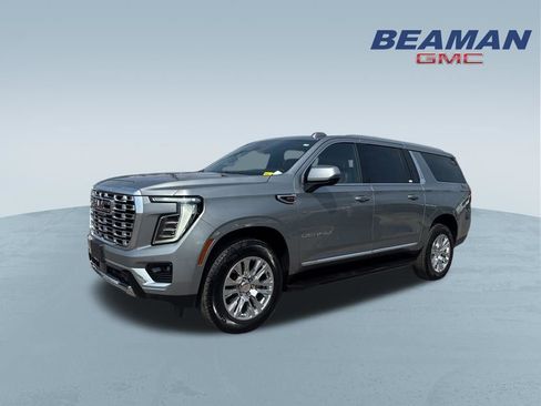 Used 2025 GMC Yukon XL Denali image 3