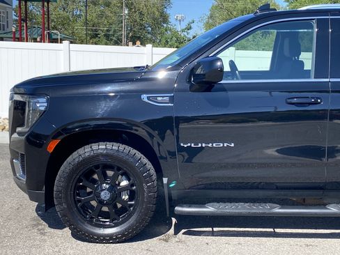 Used 2021 GMC Yukon SLE AWD/4WD image 2