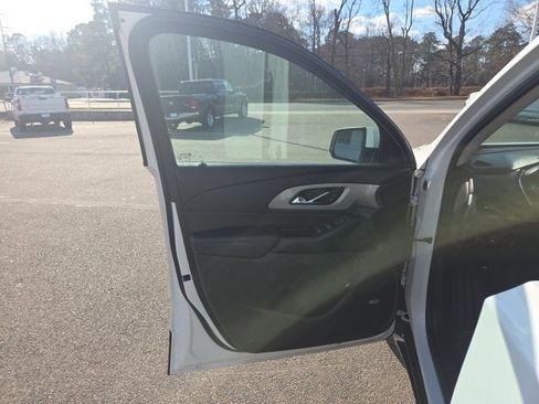 Used 2021 Chevrolet Traverse RS image 11