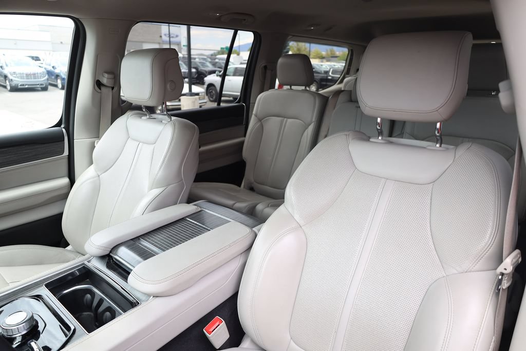 Used 2024 Jeep Wagoneer Series II w/ Flexible Seating Group AWD/4WD image 16