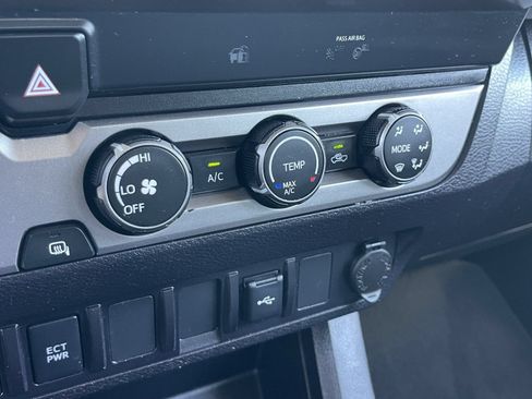 Used 2021 Toyota Tacoma SR5 RWD image 27