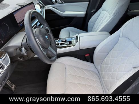 Used 2024 BMW X5 xDrive40i w/ M Sport Package AWD/4WD image 12