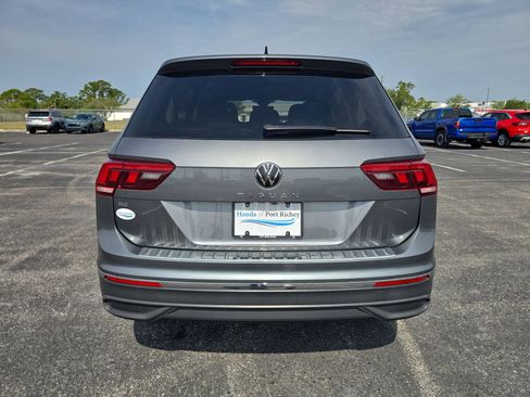 Used 2024 Volkswagen Tiguan SE FWD image 5