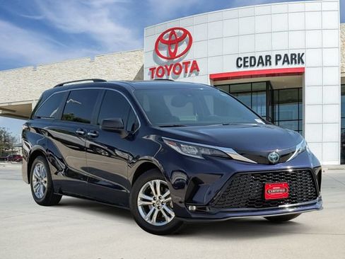 Used 2022 Toyota Sienna XSE w/ XSE Plus Package AWD/4WD image 1