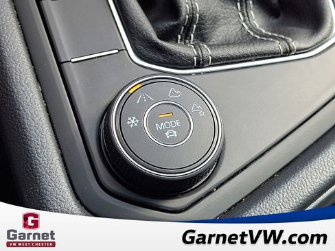 Certified 2022 Volkswagen Taos SE image 24