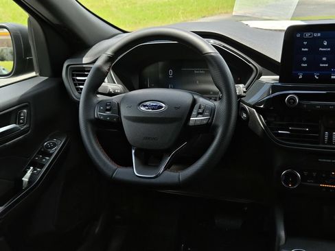 Used 2025 Ford Escape ST-Line FWD image 14