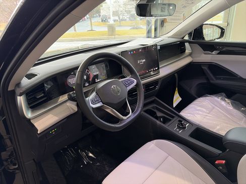 New 2026 Volkswagen Tiguan SE image 14