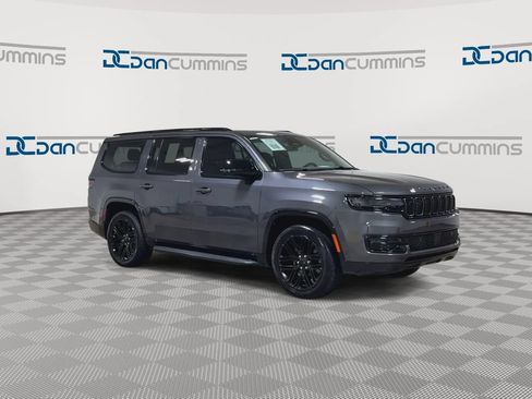 Used 2023 Jeep Wagoneer Series II AWD/4WD image 3