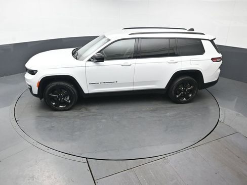 Used 2023 Jeep Grand Cherokee L Laredo image 32