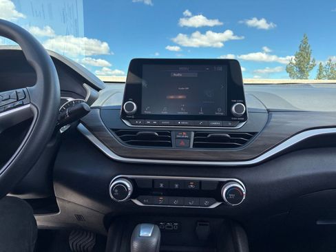 Used 2025 Nissan Altima 2.5 SV FWD image 17