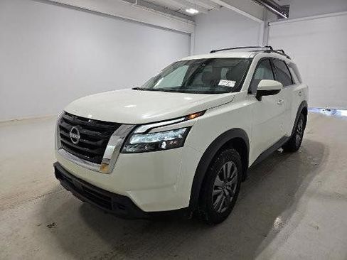 Used 2023 Nissan Pathfinder SV image 5