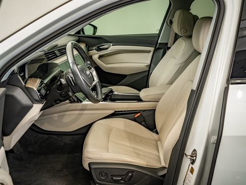 Used 2021 Audi e-tron Premium w/ Convenience Plus Package image 20