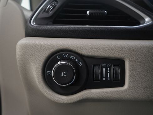 Used 2023 Chrysler Pacifica Limited image 26