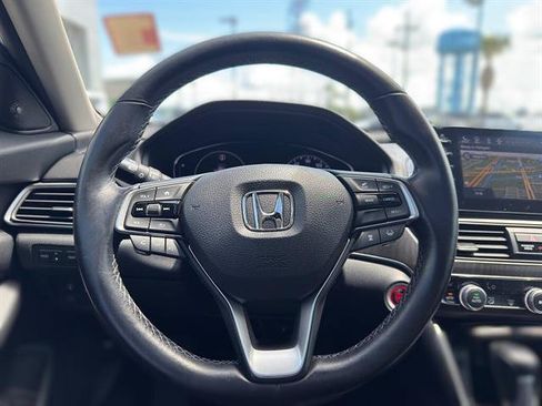 Used 2018 Honda Accord Touring image 13