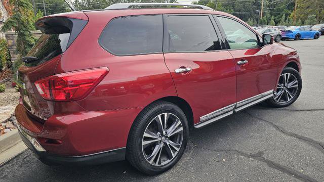 Used 2017 Nissan Pathfinder Platinum w/ Family Entertainment Package AWD/4WD image 5