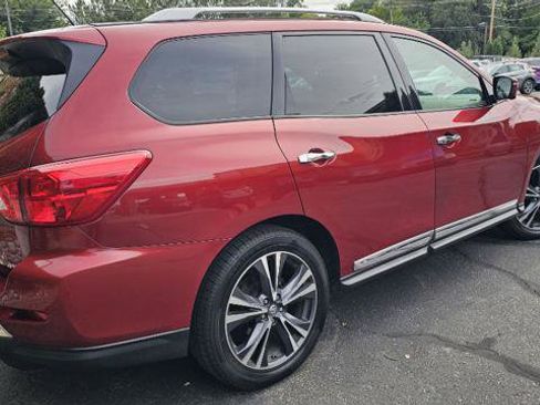 Used 2017 Nissan Pathfinder Platinum w/ Family Entertainment Package AWD/4WD image 5